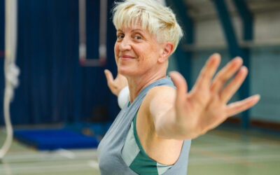 TRX para a terceira idade: treino seguro, simples e ideal para recuperar confiança no movimento